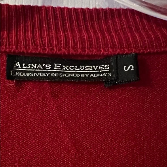 Elegant Red Cardigan with Sparkling Details - Picture 3 of 4